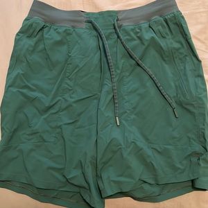 Lulu license to train shorts—linerless—mens M